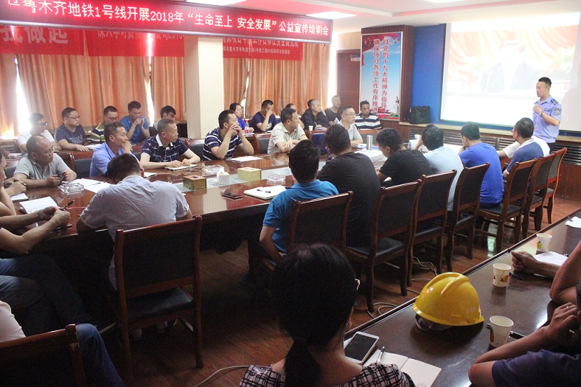 讲课现场.JPG 讲课现场.JPG