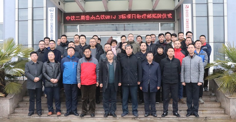 合影_副本.jpg 合影_副本.jpg