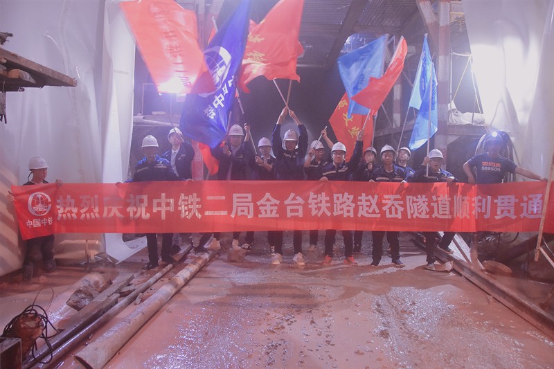 隧道贯通图片_副本.jpg 隧道贯通图片_副本.jpg