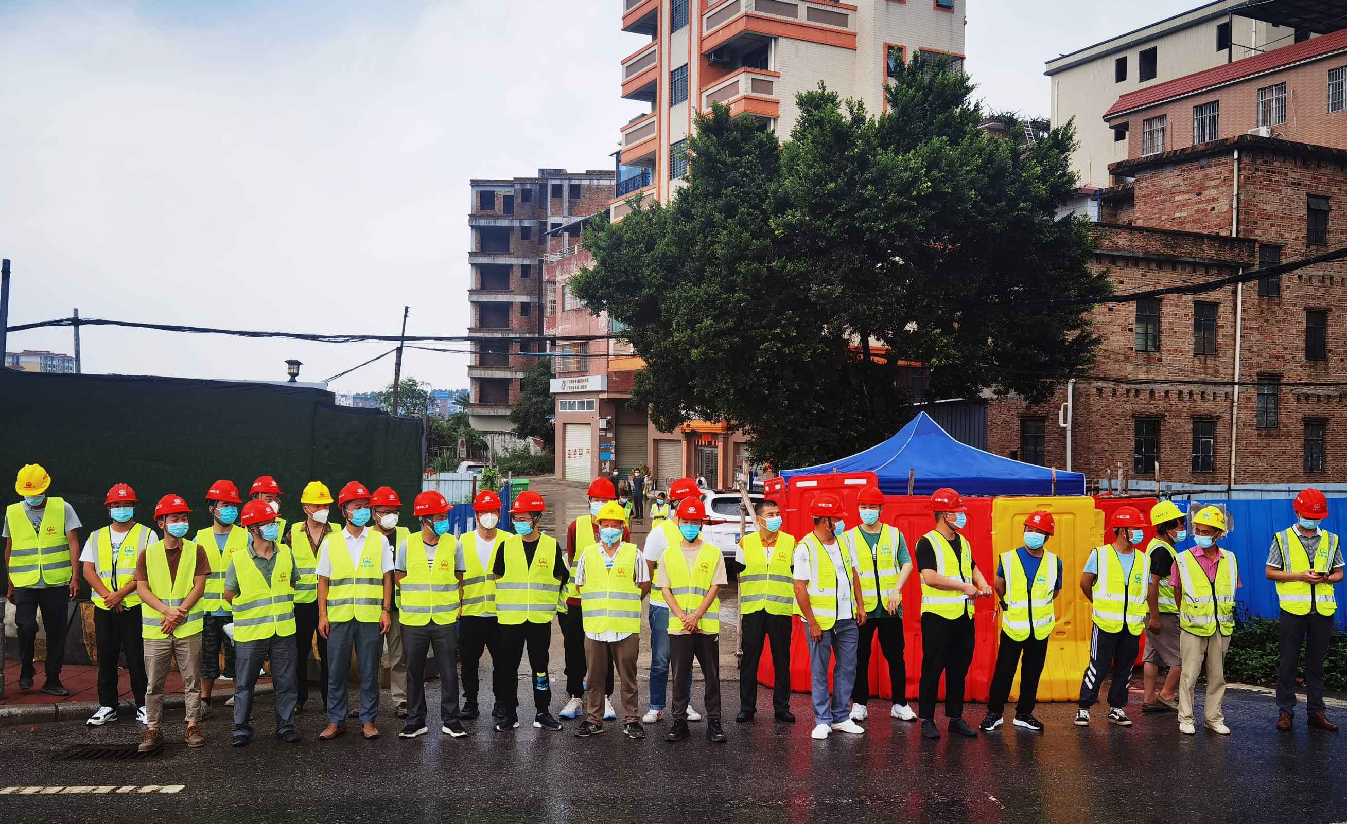 新白云机场附近的明航公寓附近抢险集合 许建周摄 (1).jpg 新白云机场附近的明航公寓附近抢险集合 许建周摄 (1).jpg